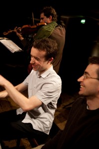 Roderick Chadwick rehearsing his 'Duo 2' with  composer/violinist Mihailo Trandafilovski (right) and Peter Sheppard Skaerved, at Wiltons. May 2009