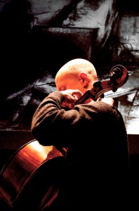 Neil Heyde rehearsing Michael Hersch at Palladium Hall (in front of a projection of one of the Michael Mazur images which inspired this important quartet)